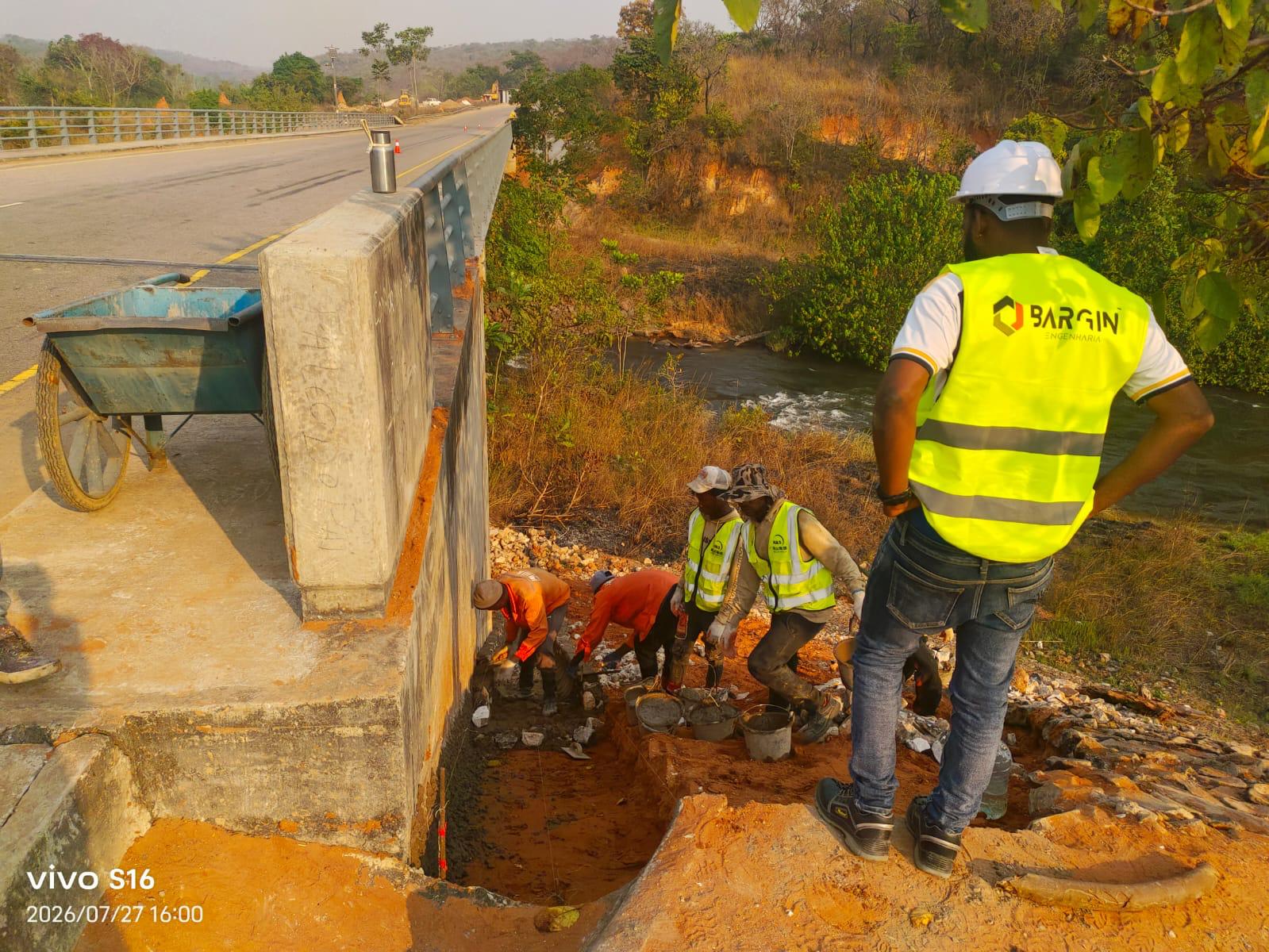 Fiscalização da Empreitada de Contenção
            e Estabilização da Ravina na EN 225, na
            ponte sobre o Rio Uhamba