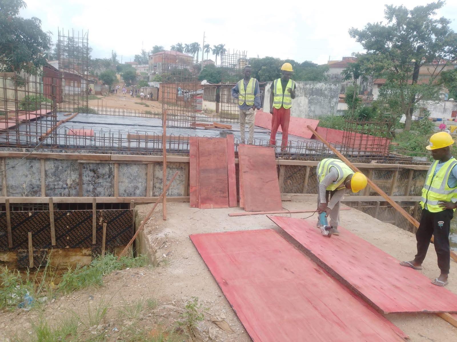 Fiscalização da  Empreitada da construção do ponteco sobre o rio do kandombe velho — imagem 2