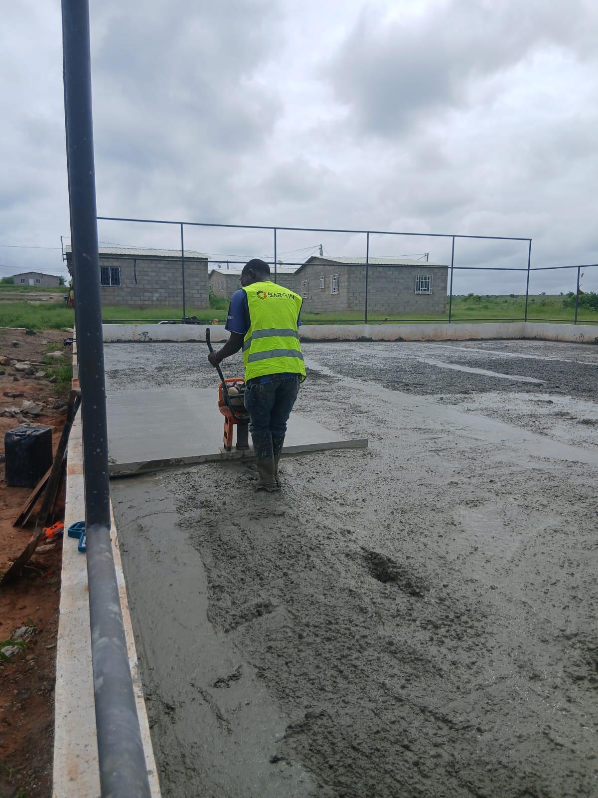 Obra de quadra multiuso em construção