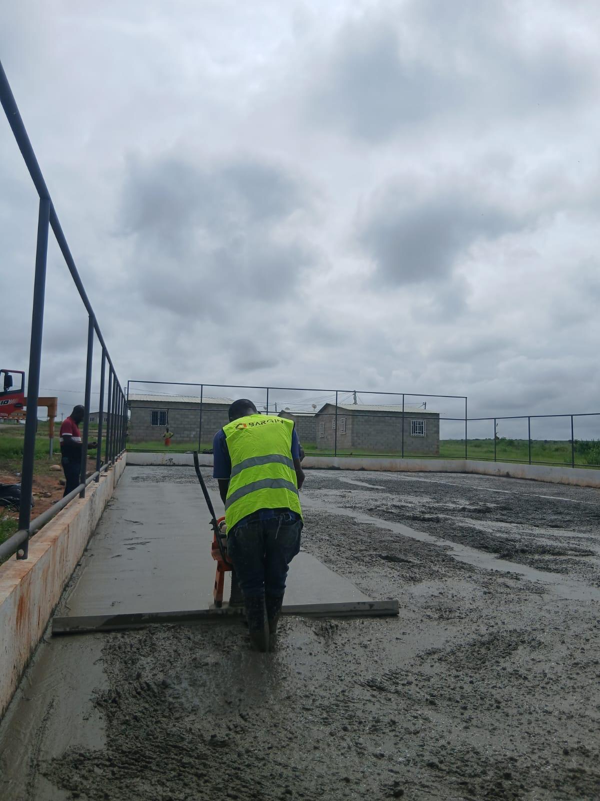Obra de quadra multiuso em construção
