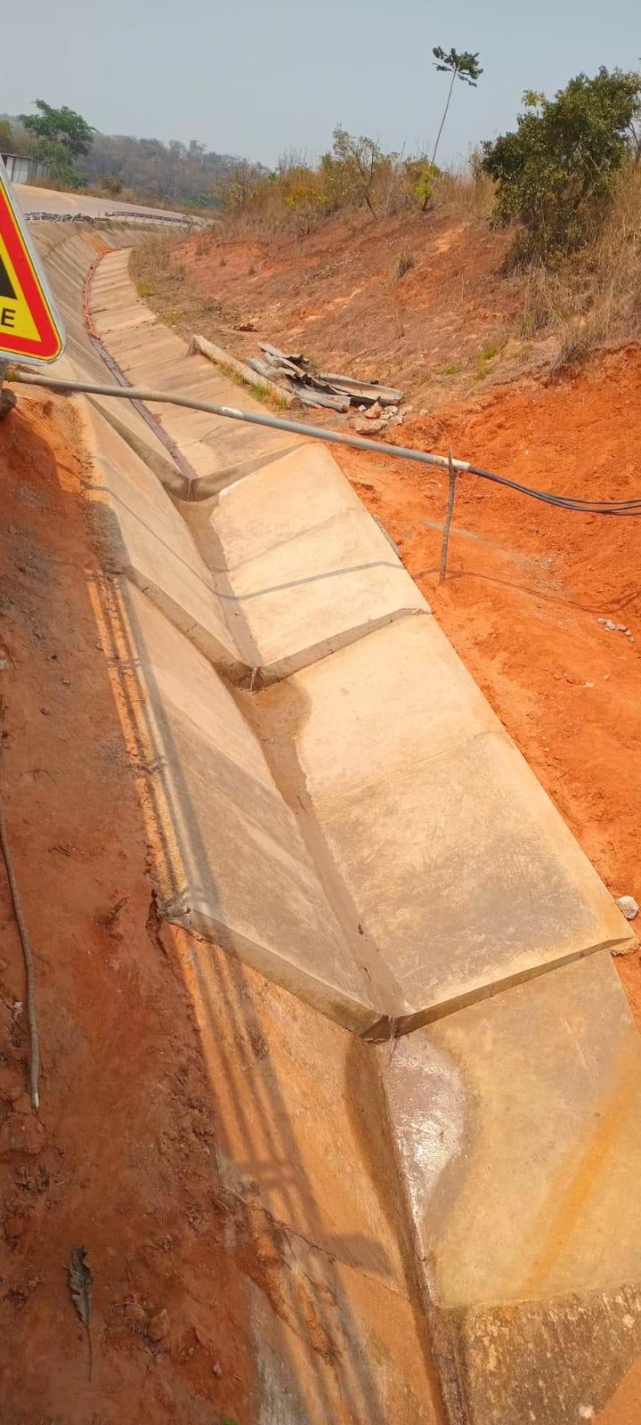 Fiscalização da Empreitada de Contenção
            e Estabilização da Ravina na EN 225, na
            ponte sobre o Rio Uhamba — imagem 10